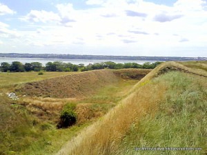 Ров, батареи, дамба, Малая Корениха