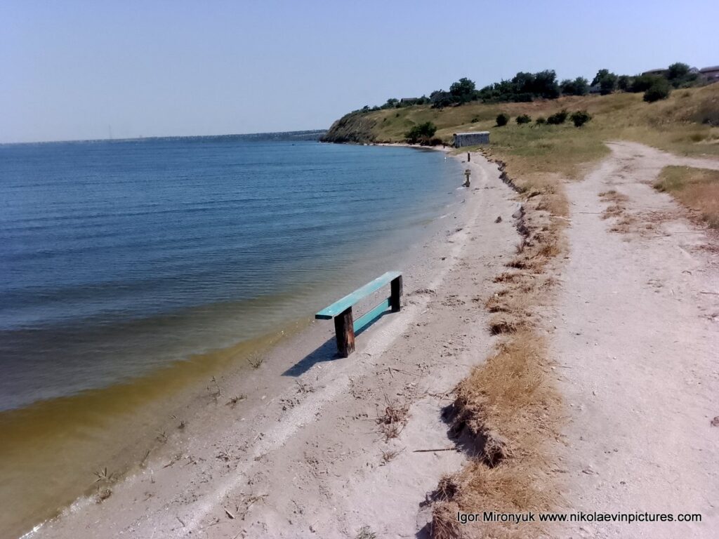 На фото видно побережье Большой Коренихи в Николаеве и Бугский лиман.