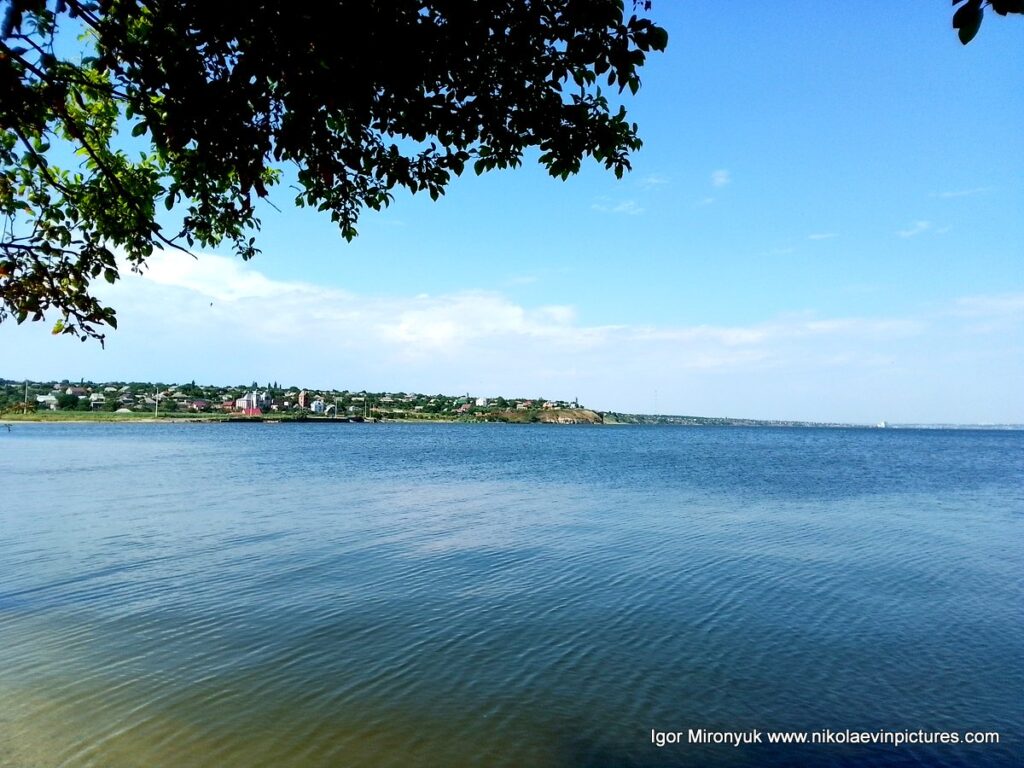 На фото видно Большую Корениху и Бугский лиман