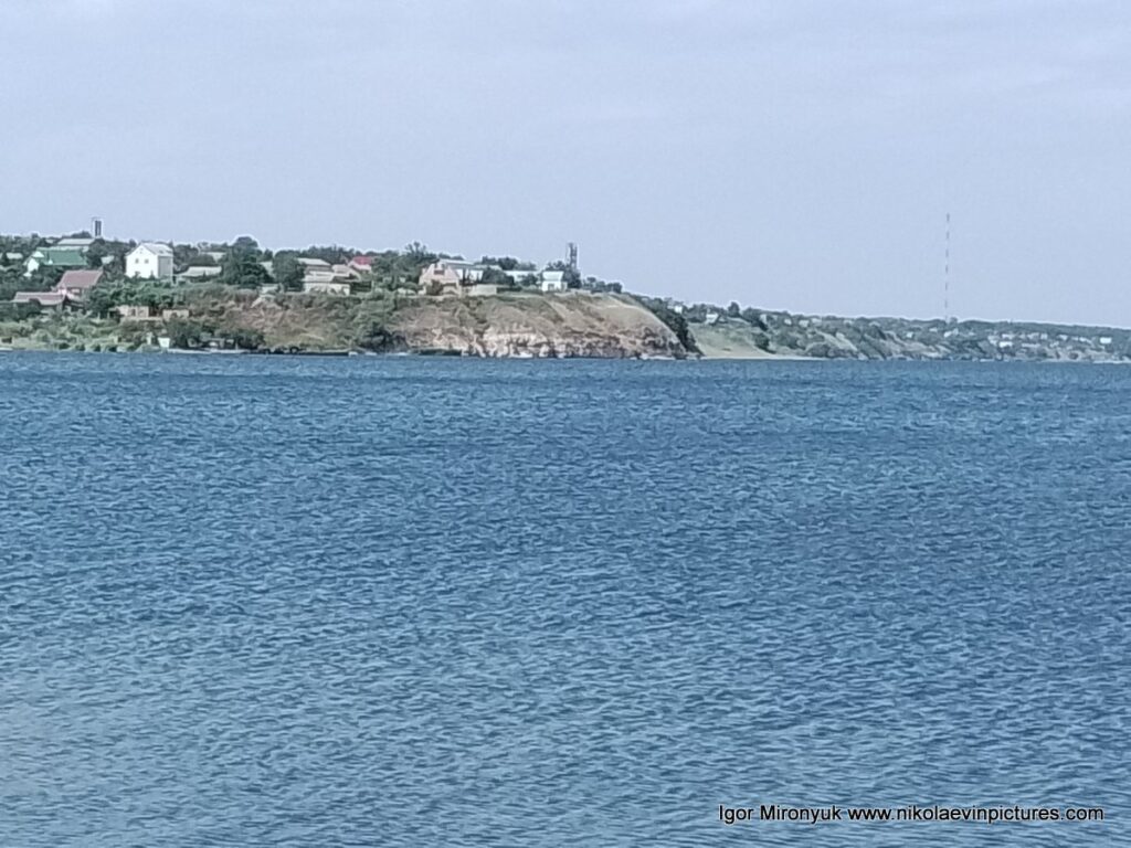 На фото видно Большую Корениху и Бугский лиман.