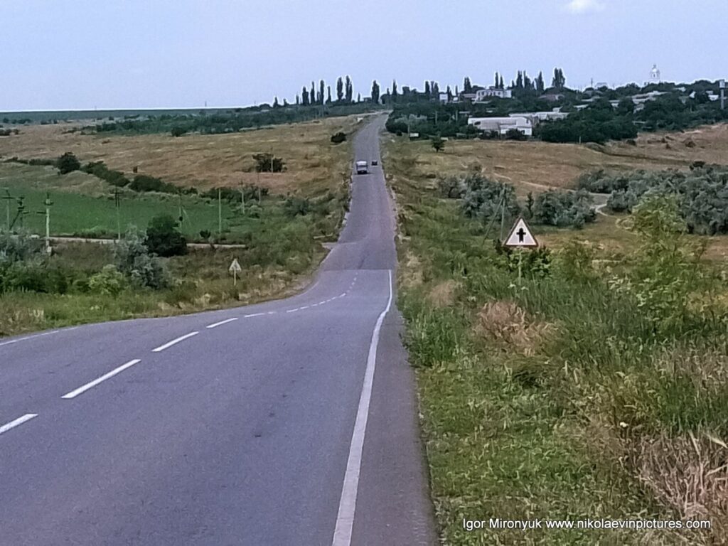 Эта трасса проходит через балку в Большой Коренихе - микрорайоне Николаева. 