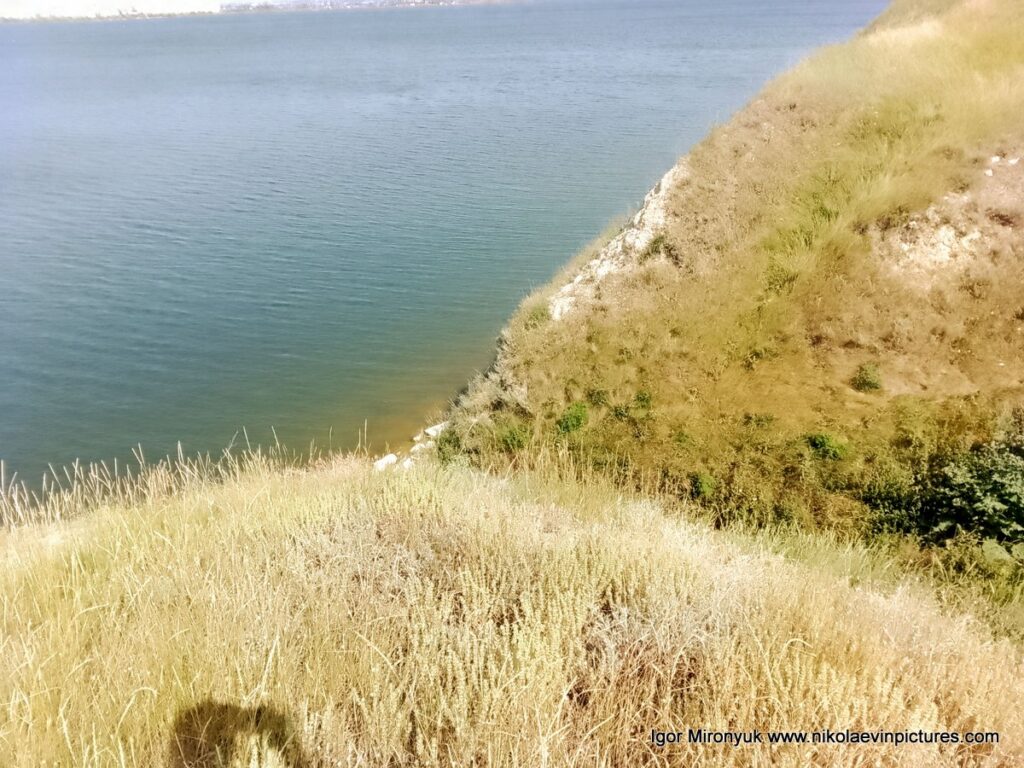 На фото видно холмы Большой Коренихи.