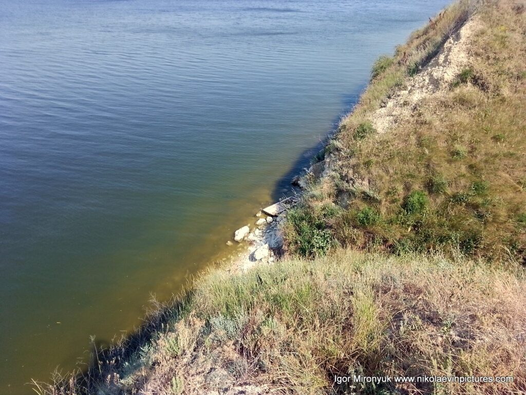 На фото видно холмы Большой Коренихи.