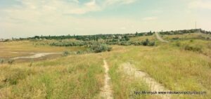 Пересохшее озеро Большой Коренихи и трасса в панораме.