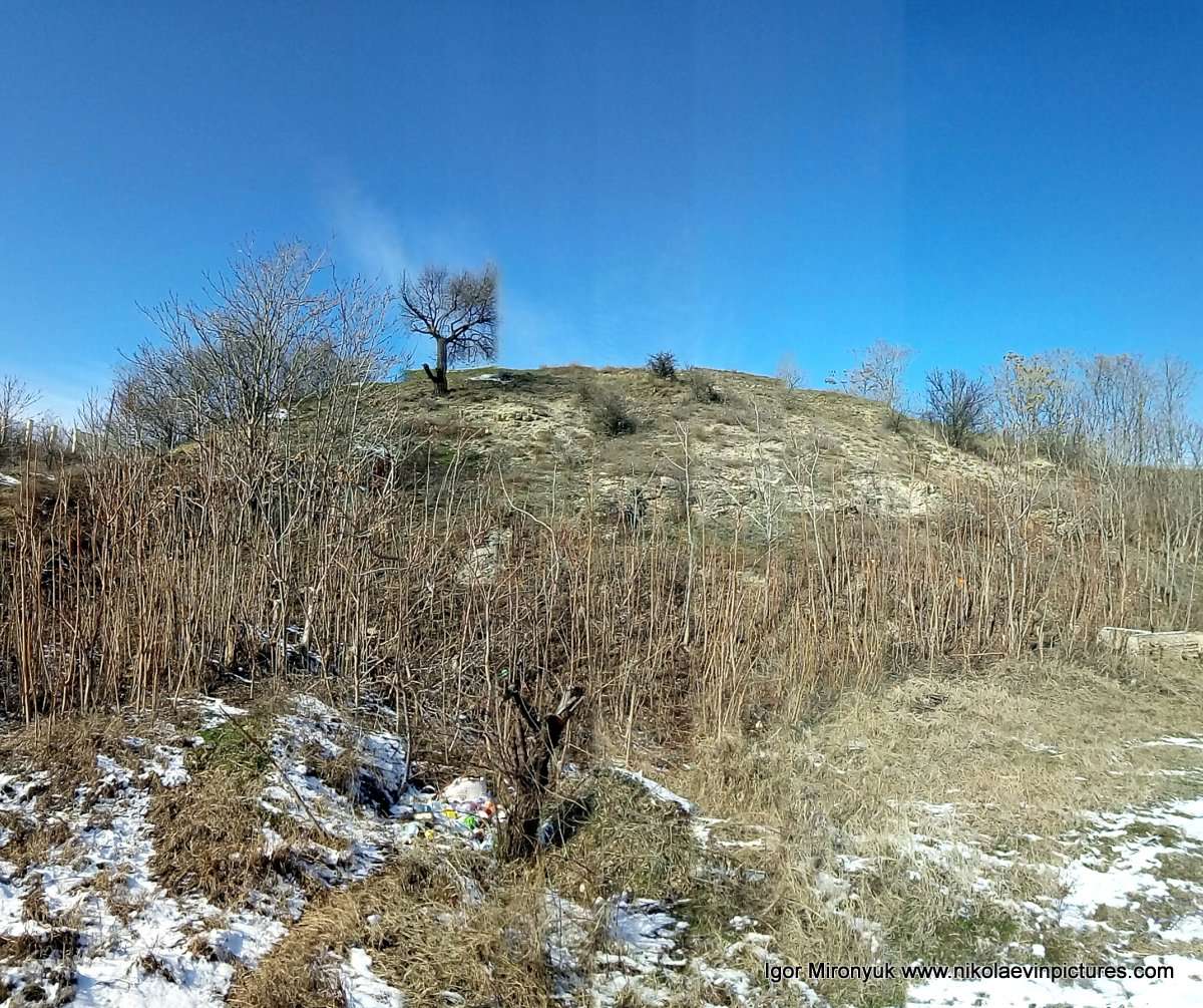 На фото - скала в Порожнече - топ рекреационной арене в Николаеве, которая находится за микрорайоном Северный.