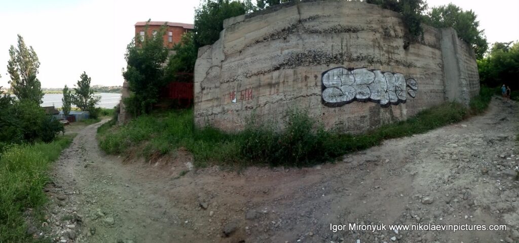 В Николаеве есть рекреационная арена Порожнеча Долина Северных Ветров, и она граничит с Улицей Скалистой - другой рекреационной ареной.