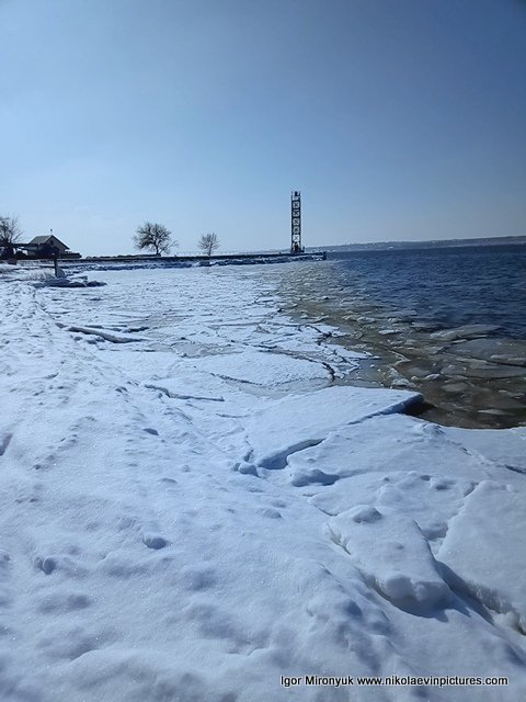 Маяк в Широкой Балке, возле самого Бугского лимана. Кстати, хорошее место для фотосессии зимой в Николаеве.