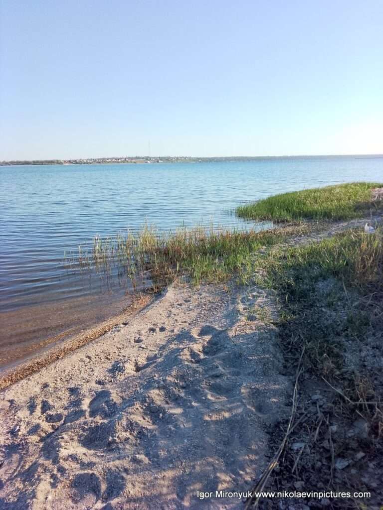 Здесь Матвеевский пляж заканчивается.