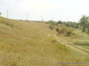 Это место находится между Аляудами и Терновкой в Николаеве, по которому проходит грунтовая дорога.