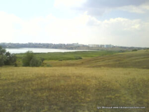 Поле с камышами между Аляудами и камышами, и, напротив, Порожнечи и Северного.