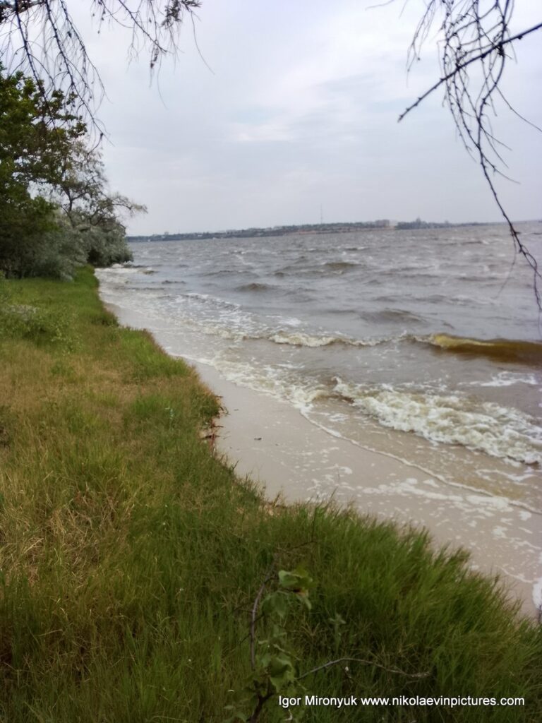 Я ухожу с крученского пляжа Скала 6 в Соляных, в Николаеве.