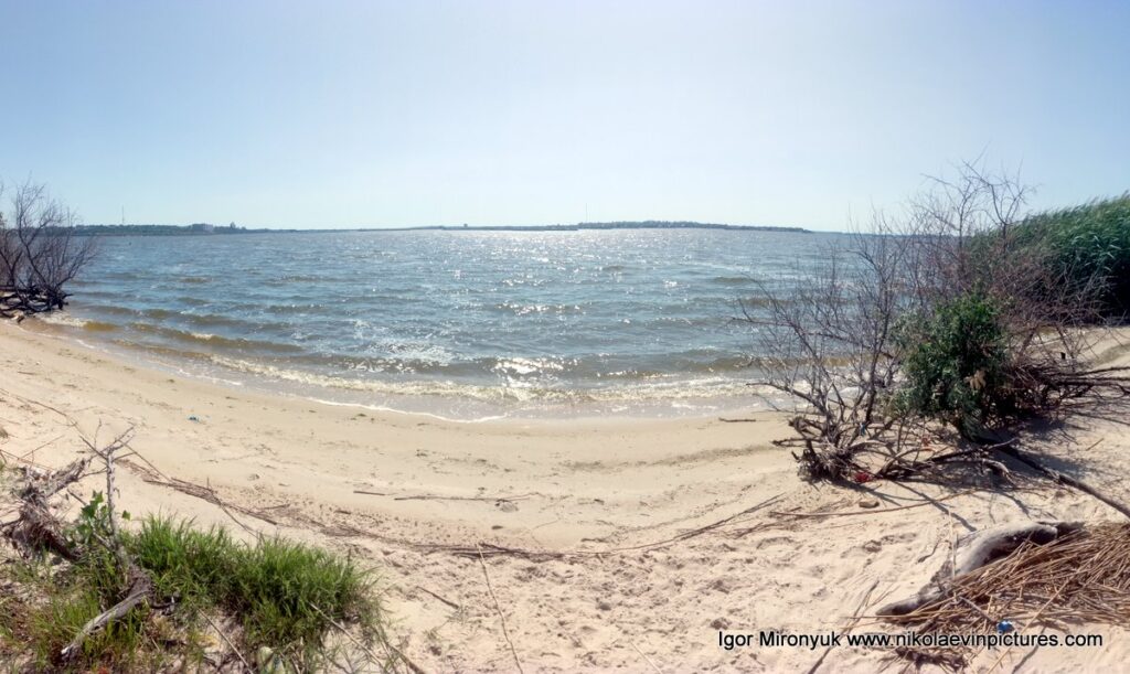 Пляжи в Соляных, в Николаеве. Я называю всё это место "Скала 6".