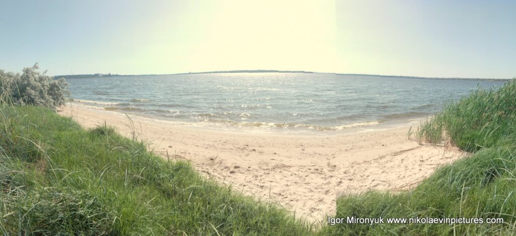 Пляжи в Соляных, в Николаеве. Я называю всё это место "Скала 6".