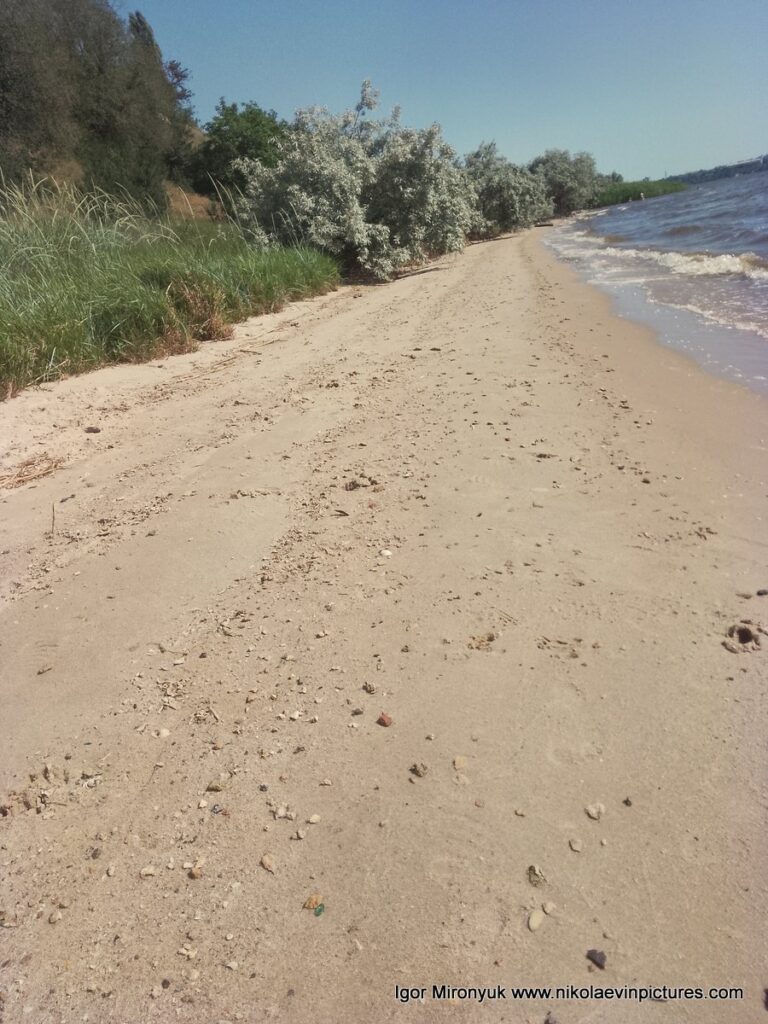 Пляжи в Соляных, в Николаеве. Я называю всё это место "Скала 6".
