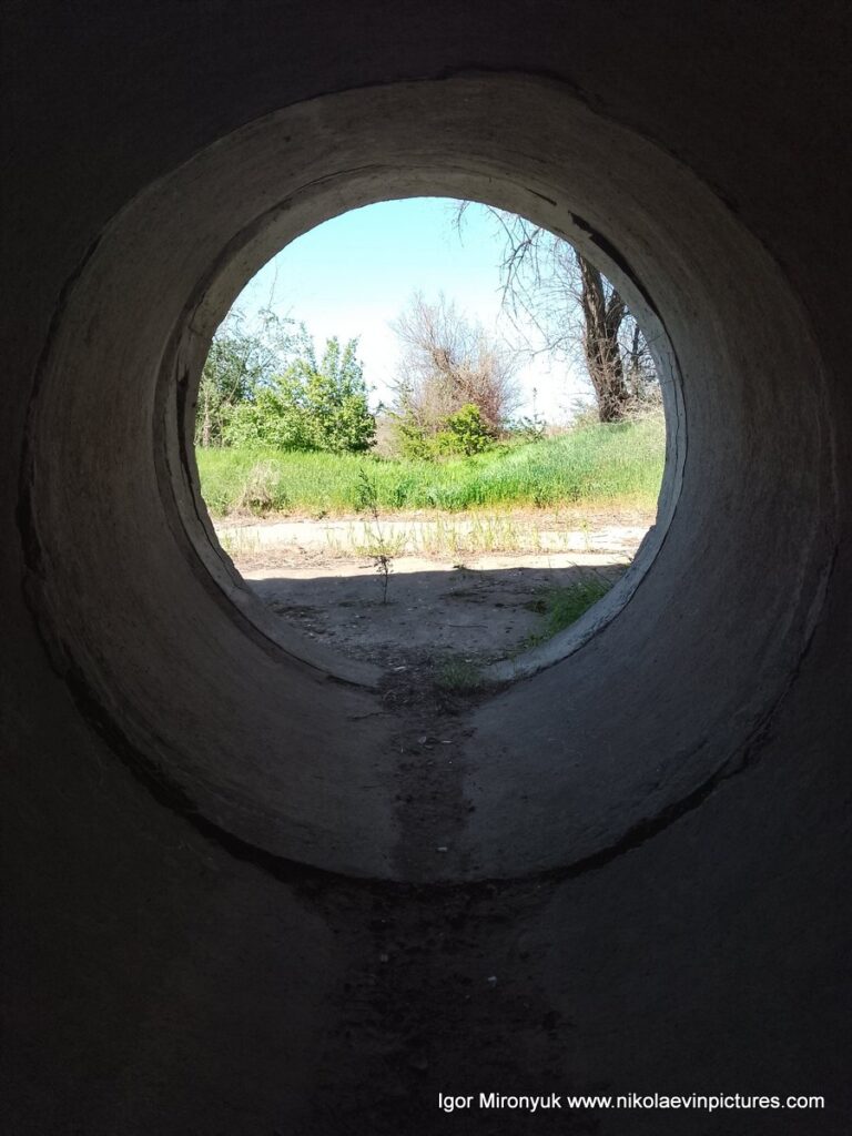 Подземный переход под Матвеевской дорогой в виде труб.