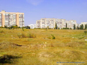 Этот пустырь находится за микрорайоном Северный в Николаеве. Название этого пустыря - Порожнеча.