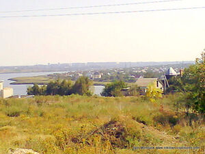 Этот пустырь находится за микрорайоном Северный в Николаеве. Название этого пустыря - Порожнеча.