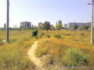 Этот пустырь находится за микрорайоном Северный в Николаеве. Название этого пустыря - Порожнеча.