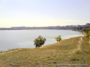 Этот пустырь находится за микрорайоном Северный в Николаеве. Название этого пустыря - Порожнеча.
