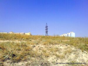 Северный видно лишь немного - верхушки жилых зданий.