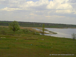 Берега Порожнечи обросли камышами, внутри которых есть водные акватории.