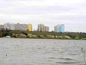 На фото вид на Порожнечу и Северный с полуострова Ракетное Урочище в Николаеве.