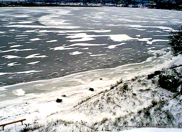 Порожнеча зимой. Ингул замёрз.