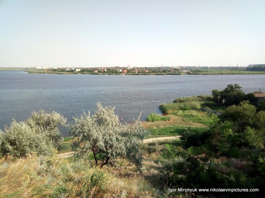 Берег Порожнечи (Porozhnecha Beach), река Ингул и Ракетное Урочище в Николаеве.