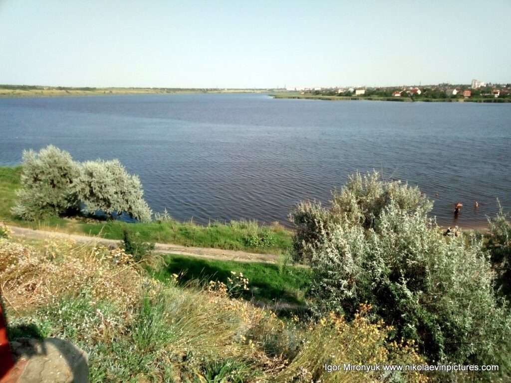 Берег Порожнечи (Porozhnecha Beach), река Ингул и Ракетное Урочище в Николаеве.