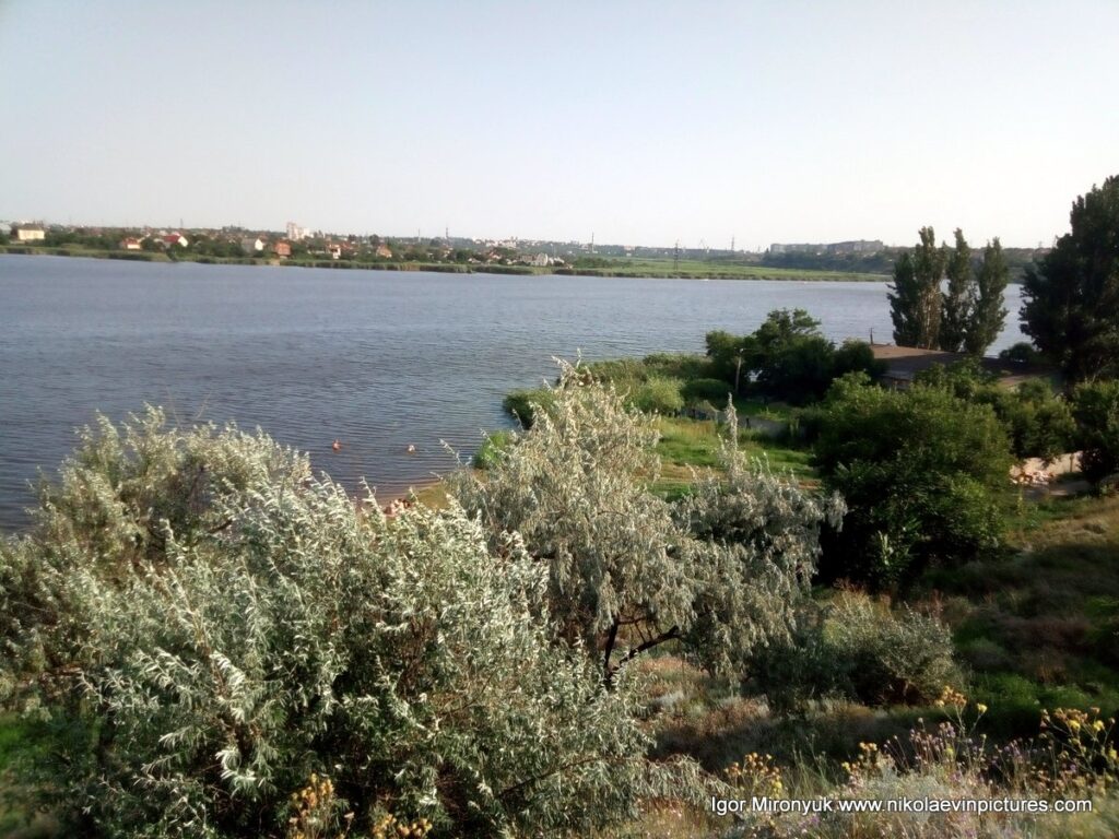 Берег Порожнечи (Porozhnecha Beach), река Ингул и Ракетное Урочище в Николаеве.