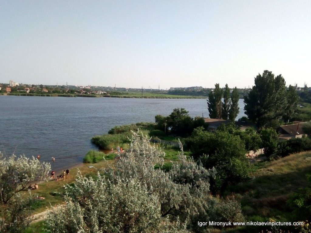 "Зелёный пляж" в Порожнече (Porozhnecha beach) в Николаеве.