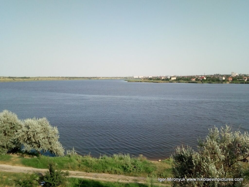 Зелёный берег Порожнечи, река Ингул и Ракетное Урочище в Николаеве.