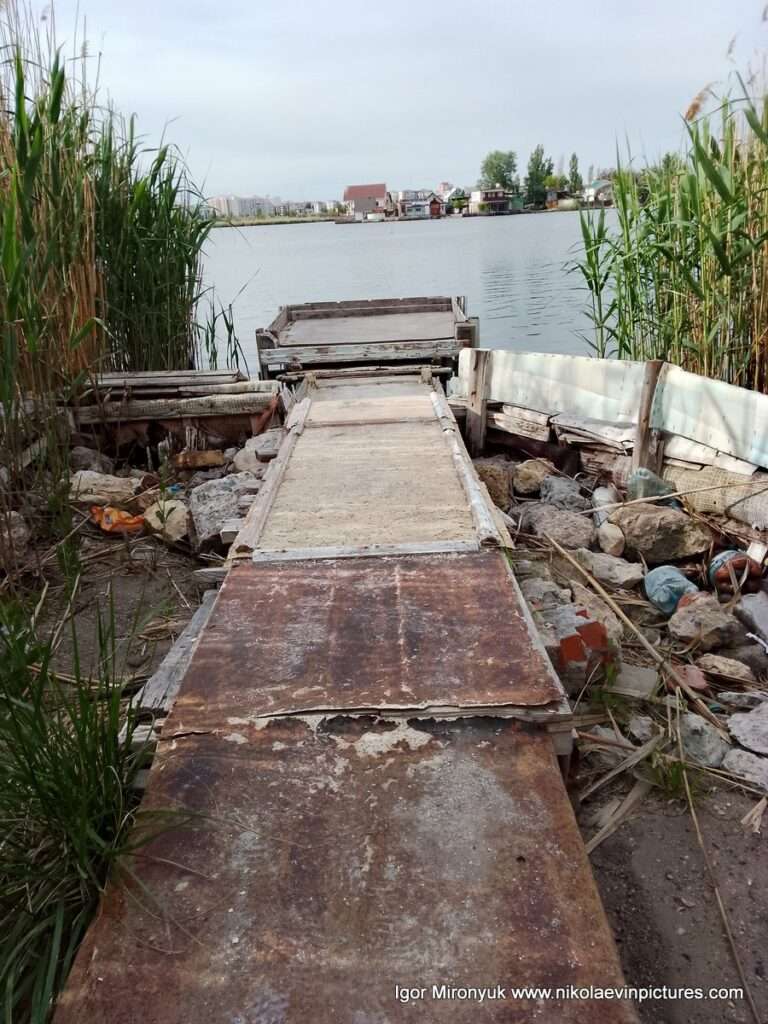 Этот мостик на Лесковской косе довольно неплохой, я б сказал бы: "Королевский".