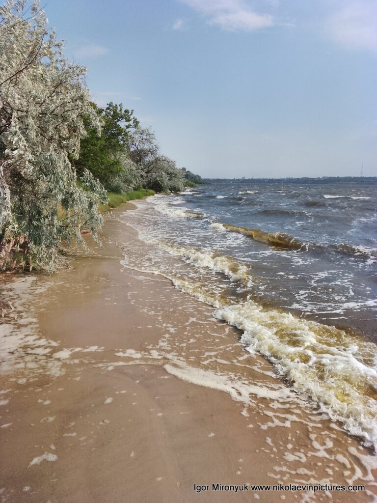 Шторм: весь берег смыт водой, в Соляных, в Николаеве.
