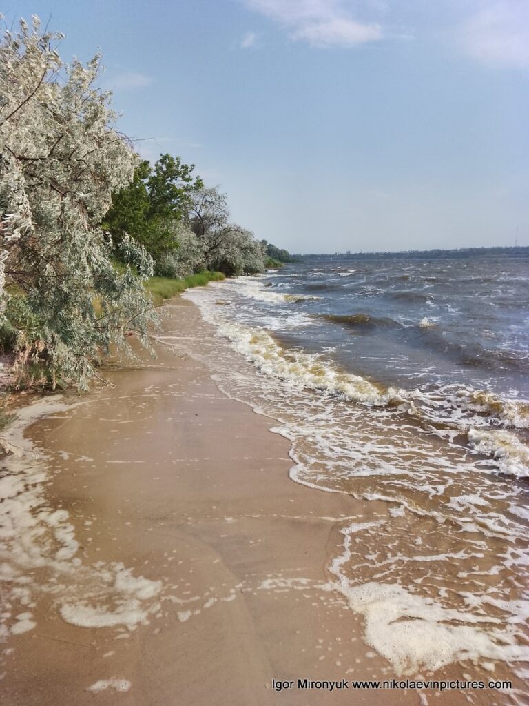 Шторм: весь берег смыт водой, в Соляных, в Николаеве.