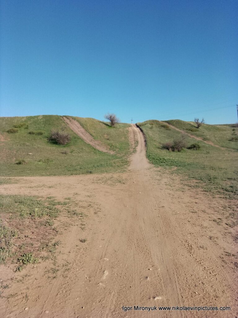 Это трасса для внедорожных гонок Matviievka MX Track в Матвеевке, Николаев.