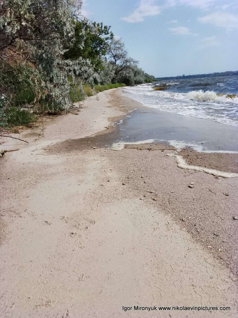 Со Скалы 6 открывается потрясающий вид на Бугский лиман и Варваровский мост.