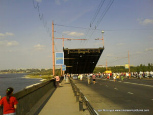 13-го Сентября 2009 года. Открывается Ингульский мост в Николаеве после дня города 12 Сентября 2009-го года.