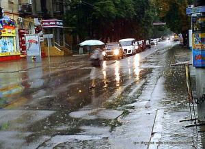 Дождь на Советской, в Николаеве.