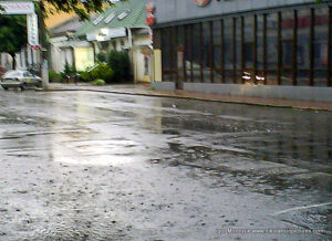 В Николаеве идёт дождь.