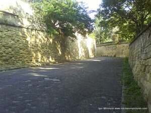 Улица из ракушняка в Николаеве за кораблестроительным заводом. 