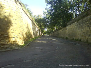 Улица из ракушняка в Николаеве за кораблестроительным заводом. 