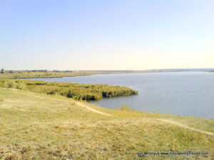 Этот пустырь находится за микрорайоном Северный в Николаеве. Название этого пустыря - Порожнеча. Для фотосессий, прогулок, езды на велосипедах или пикника - идеальное место.