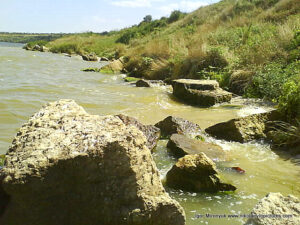 Камни на берегу Вандерленда в Николаеве.