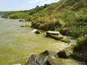 Камни на берегу Вандерленда в Николаеве.