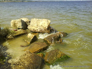 Камни на берегу Вандерленда в Николаеве.