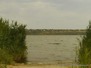 Вид с Лесковской косы на противоположный берег, в Николаеве.