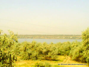 На берегу Октябрьского.