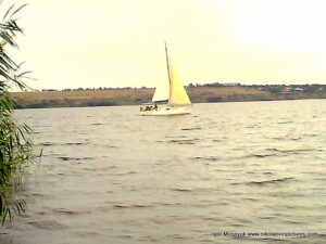 Парусная лодка