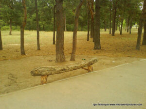 Скамейка в Песочном парке (парке Лески) в Николаеве.